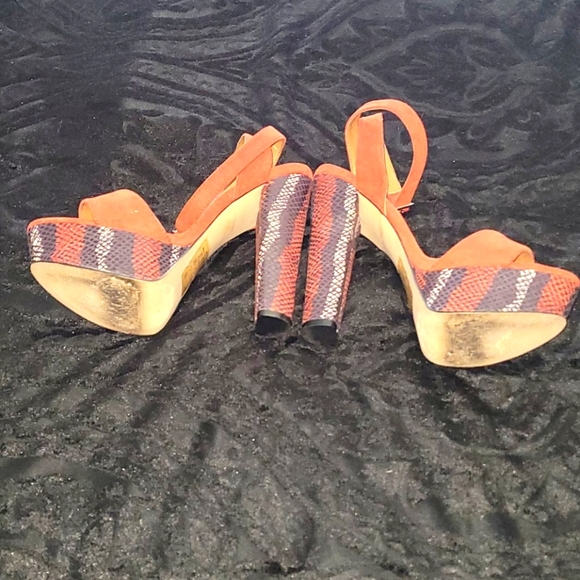 Platform Sandals - Picture 2 of 5